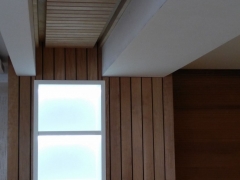 Дизайнерская отделка стены деревом в комнате отдыха - 3D-sauna.ru