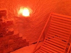 Соляная комната с соляными сталактитами и подсветкой (3D-sauna.ru)